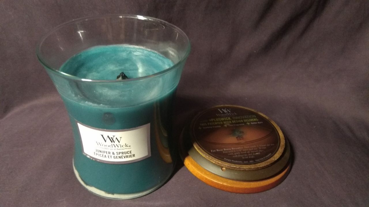 Ароматична свічка Woodwick Juniper And Spruce, 275г