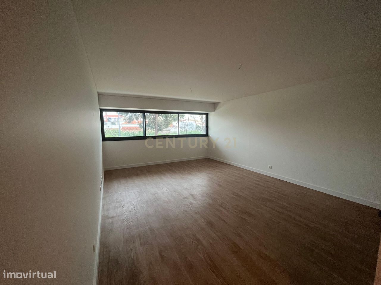Ótimo T4 no Empreendimento VALRIO, com 189m2,  5WCs e dois parqueament