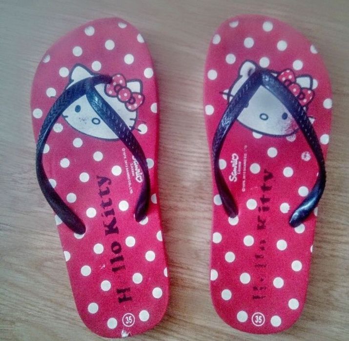 Klapki japonki czerwone Hello Kitty Sanrio License r. 35 dziewczęce