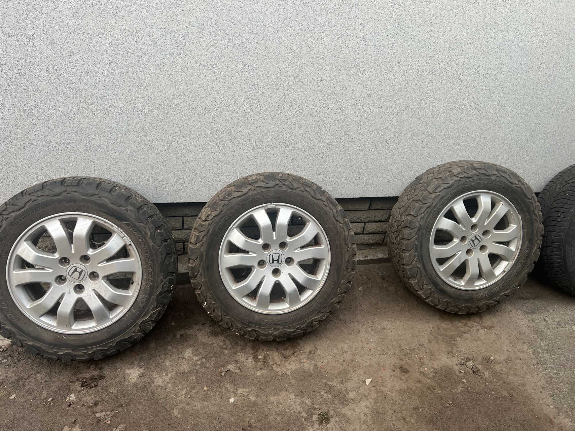 Литі диски з шинами на HONDA CR-V 2 покоління