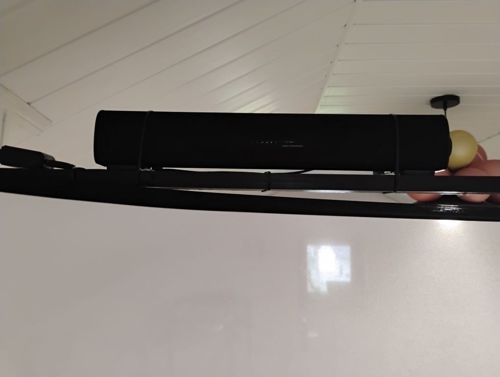 Projektor subwoofer ekran