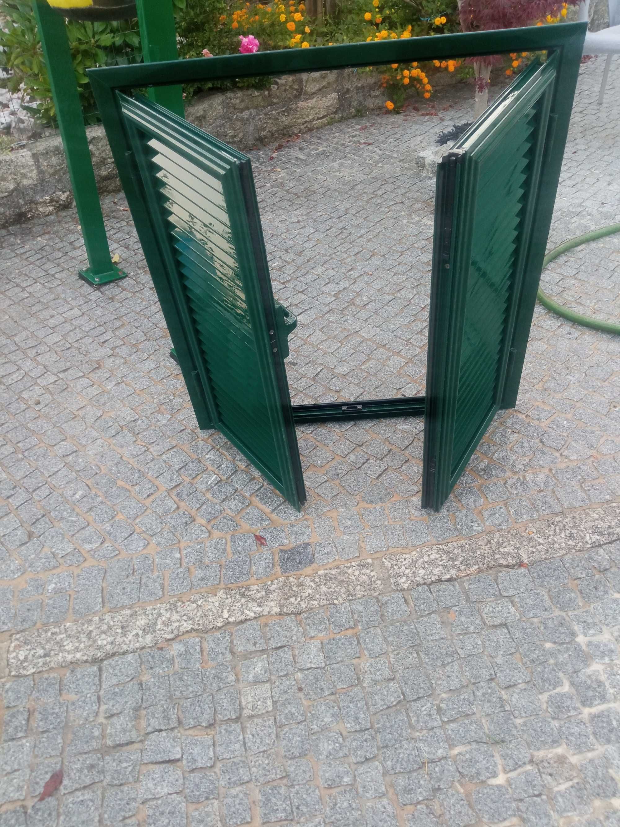 Janela e portada em alumínio