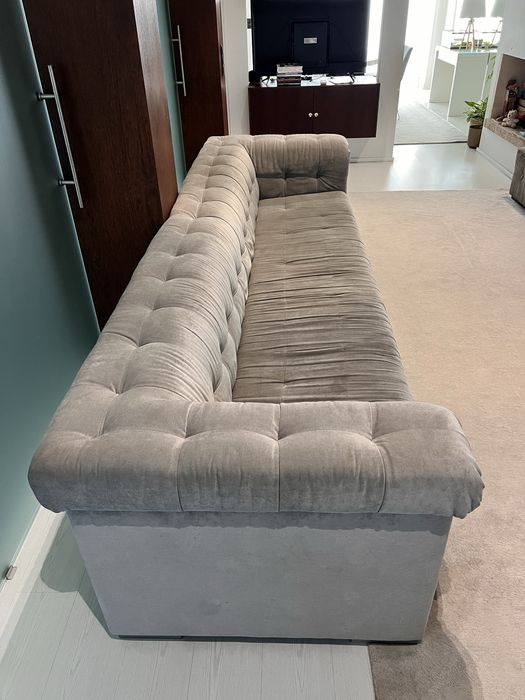 Sofa com puff movel cinzento