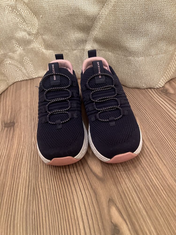 Кросівки Skechers 30 розмір, 19 см