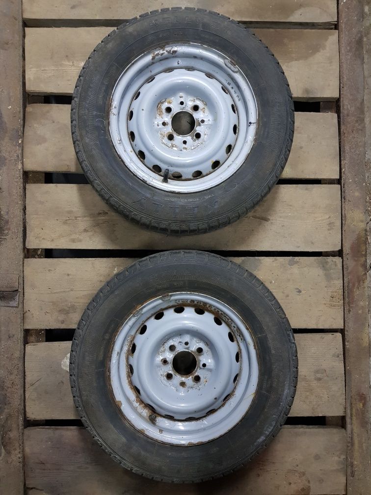 Два сталеві диски 4х98 з ґумою Kelly ST 175/70 R13  для автомобіля ВАЗ