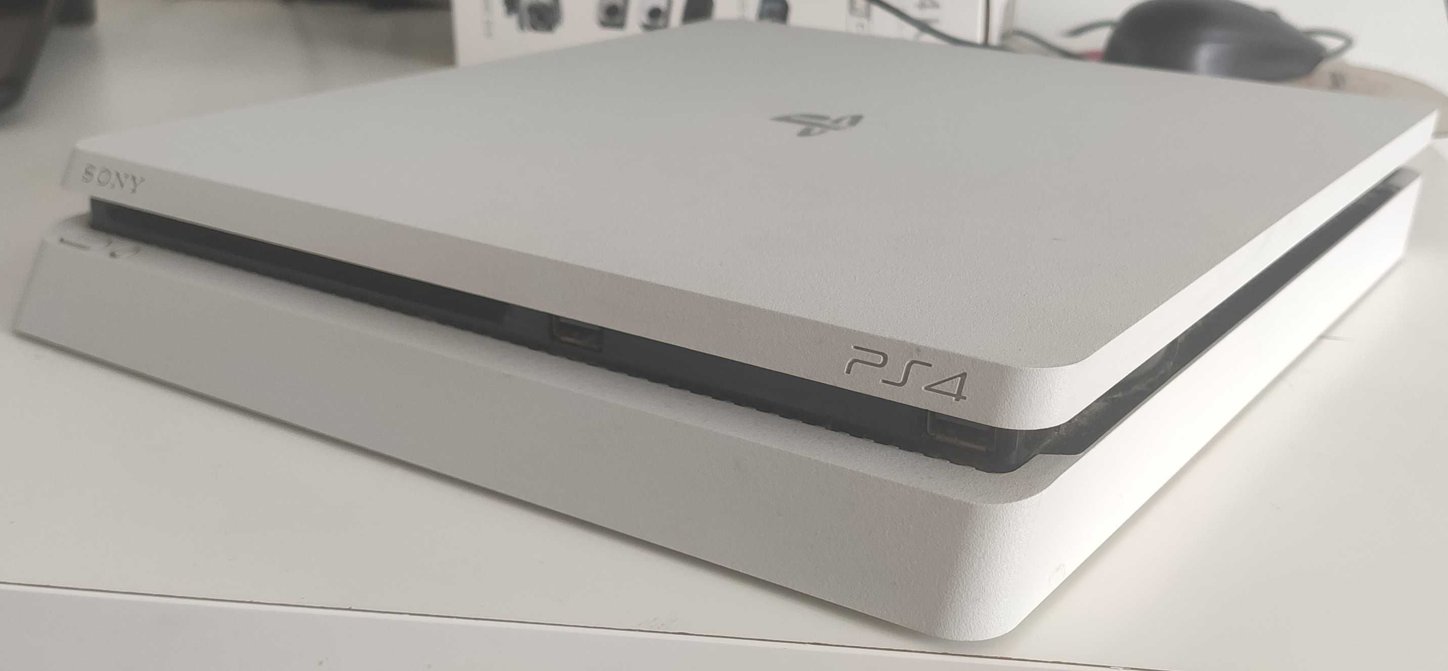 Playstation 4 + 4 jogos