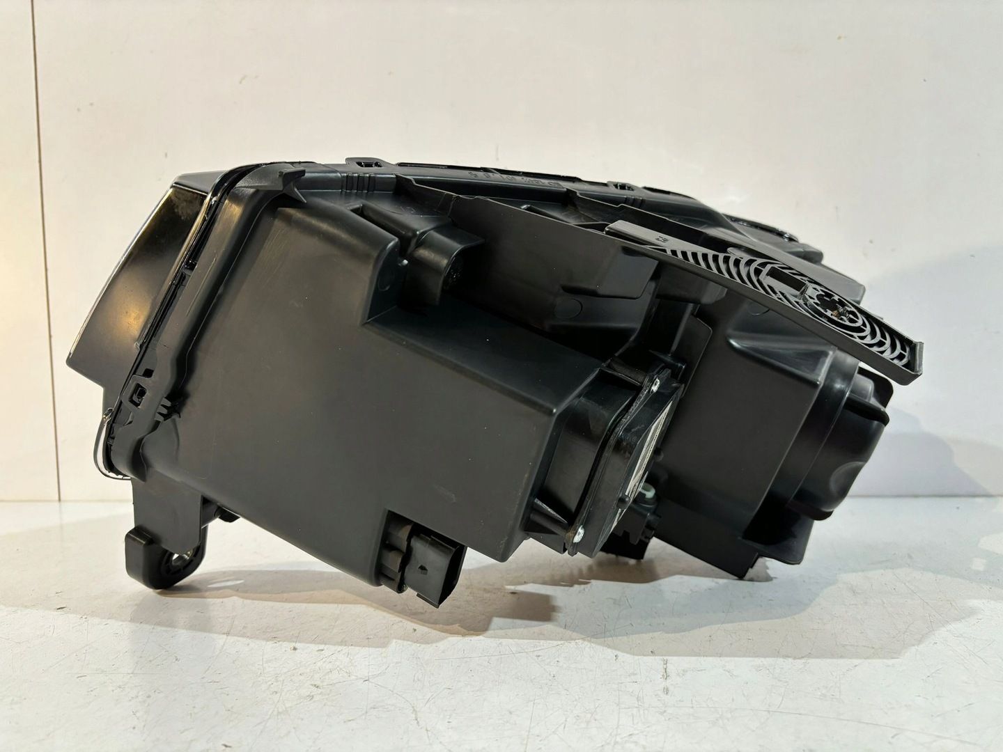 Jeep Grand Cherokee WK2 lampa xenon R   12836