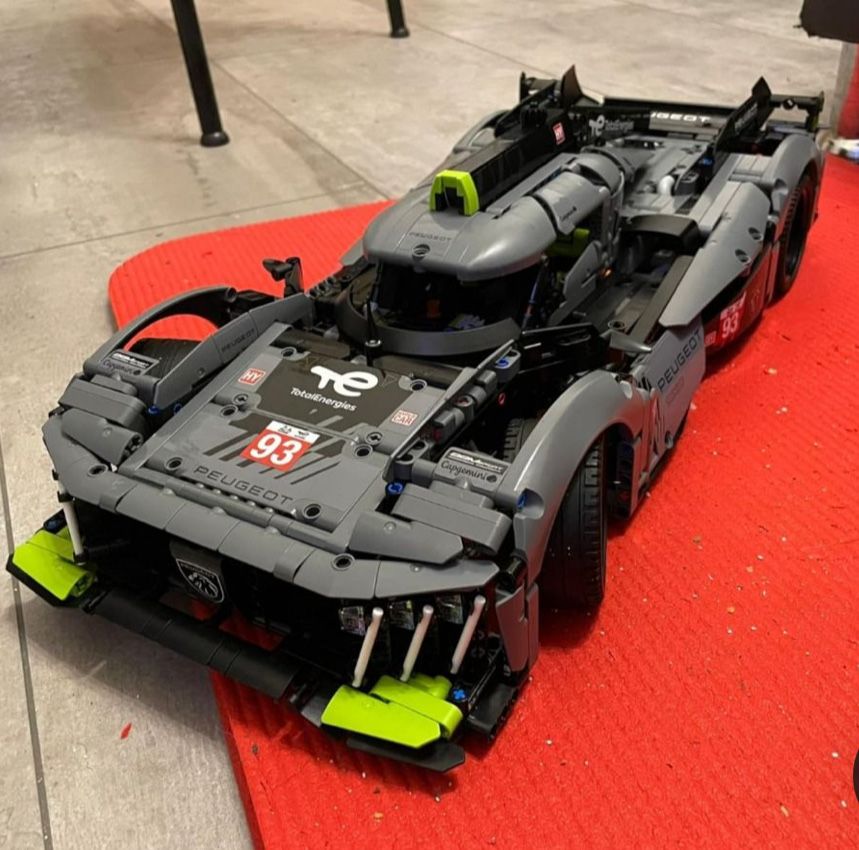 Конструктор PEUGEOT 9X8 24H Le Mans LEGO Technic 1:1 (42156)