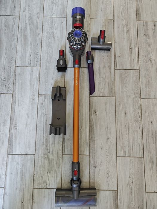 Odkurzacz pionowy Dyson v8
