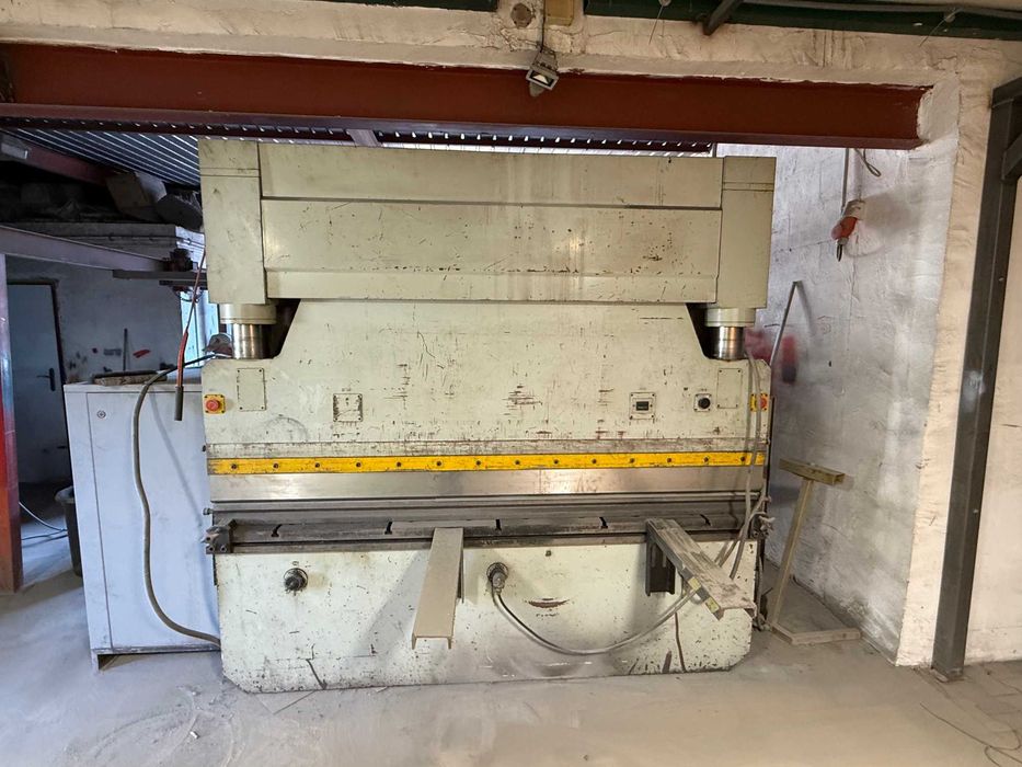 Sprzedam giętarkę do blach.