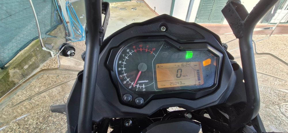 Vendo Moto Benelli trk 502x