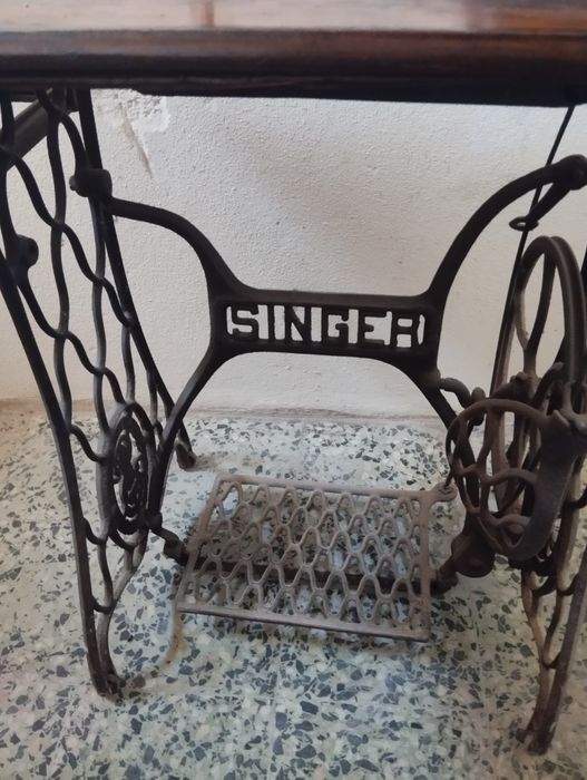 Máquina costura antiga , Singer, em bom estado de funcionamento hub