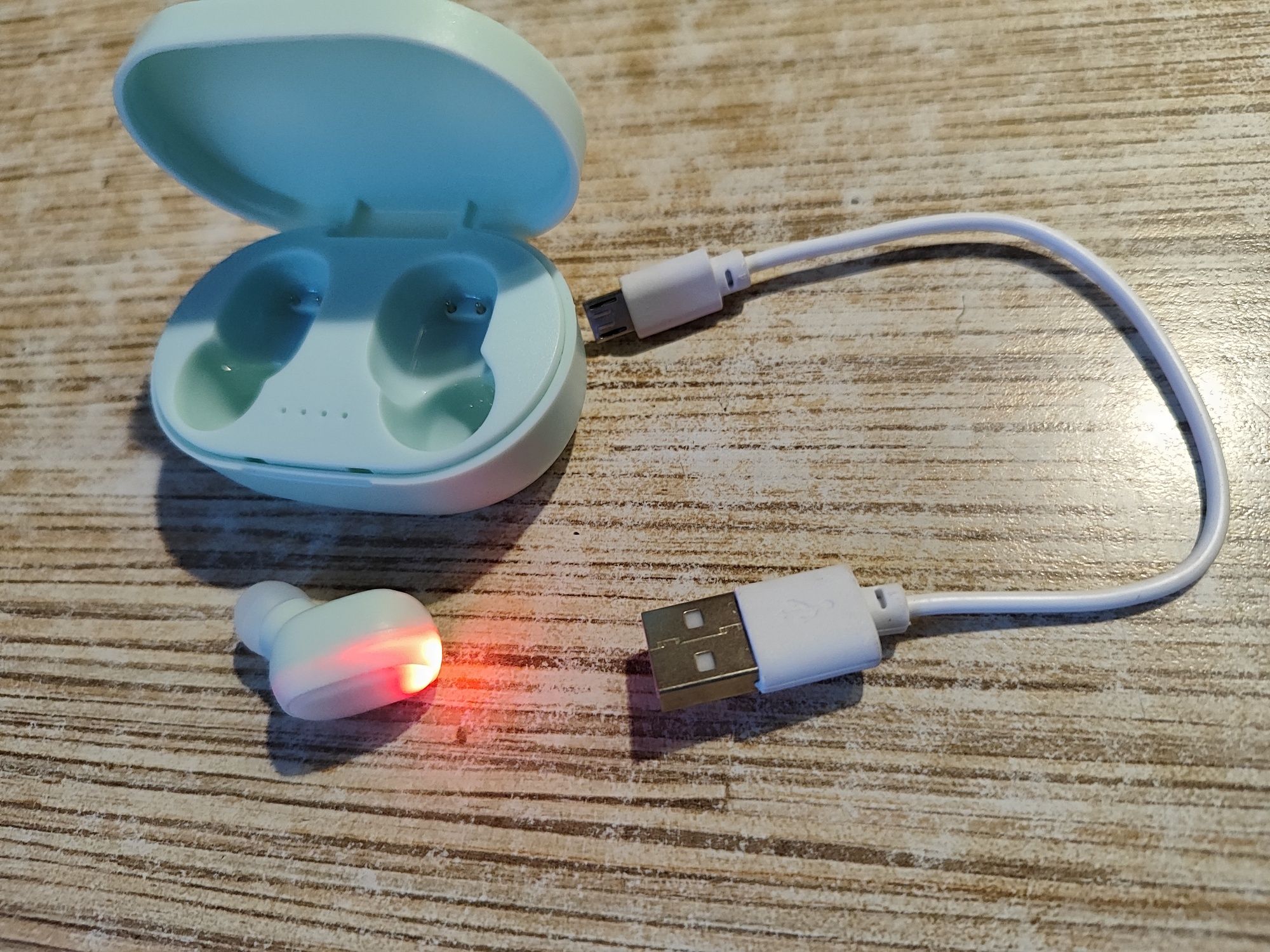 Беспроводные внутриканальные TWS наушники A6S с кейсом Bluetooth 5.0 2