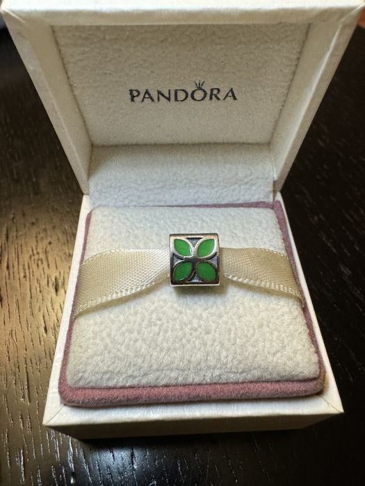 Peça trevo verde Pandora Moments