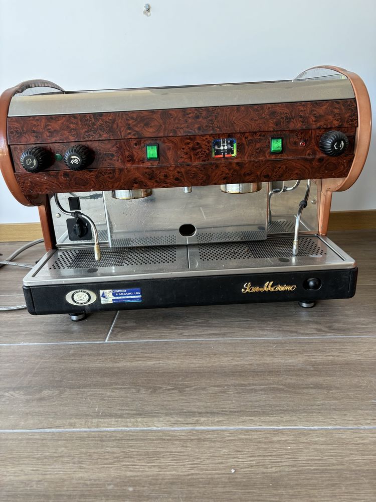 Maquina de cafe industrial e moinho