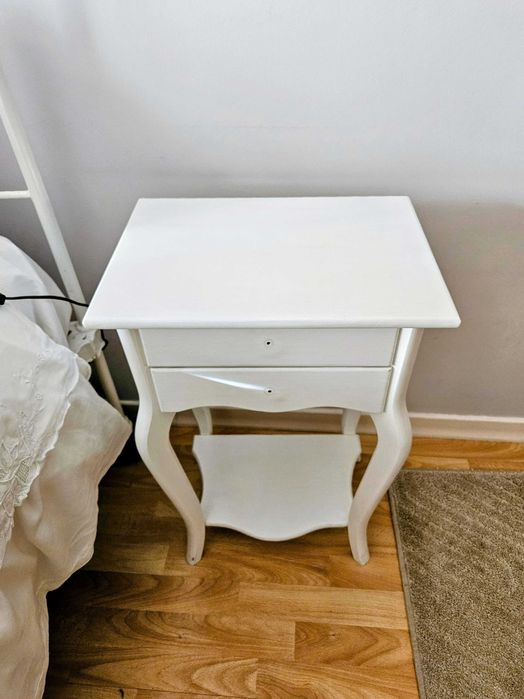 Mesinha de Cabeceira em pinho, pintada de branco
