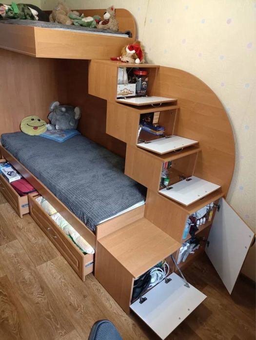 Ліжко двуярусне + два матраци