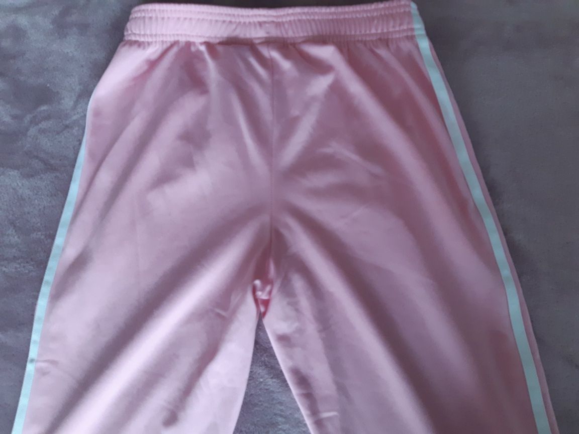 Różowe dziewczęce spodnie Adidas