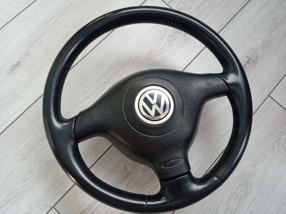 Kierownica trójramienna golf IV ,passat ,bora super stan