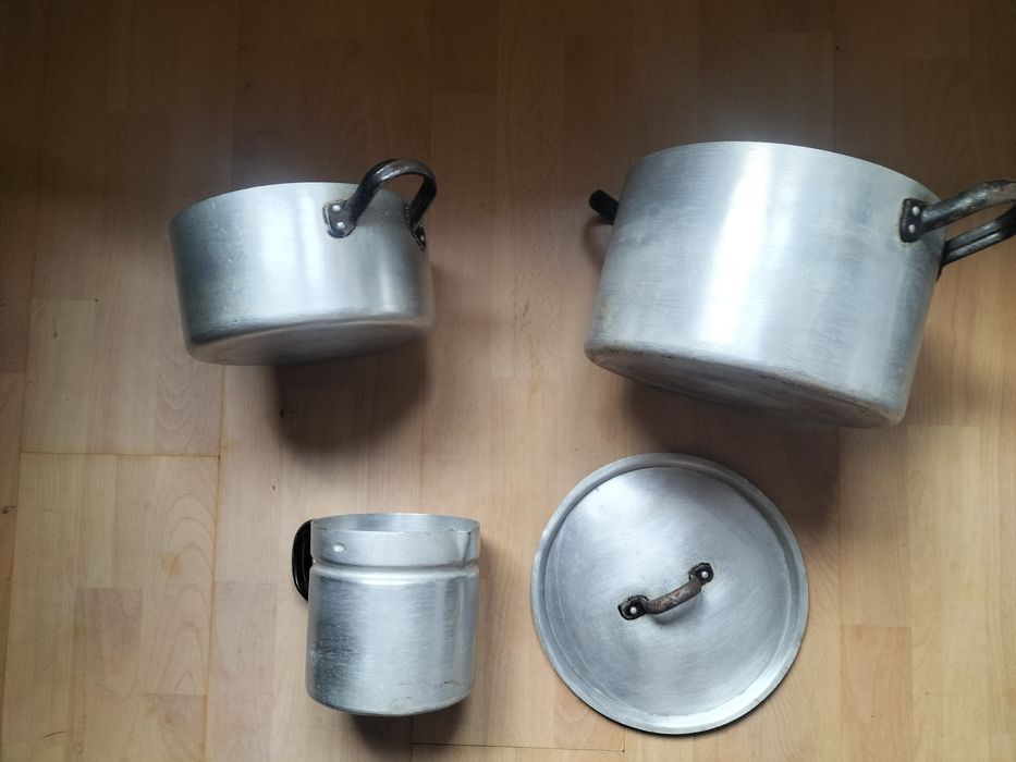 Stare garnki aluminiowe