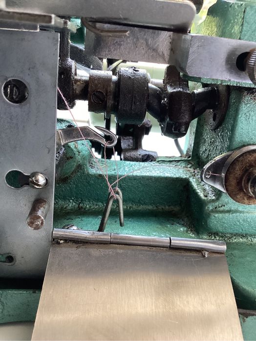 Продам трьохнитковий оверлок