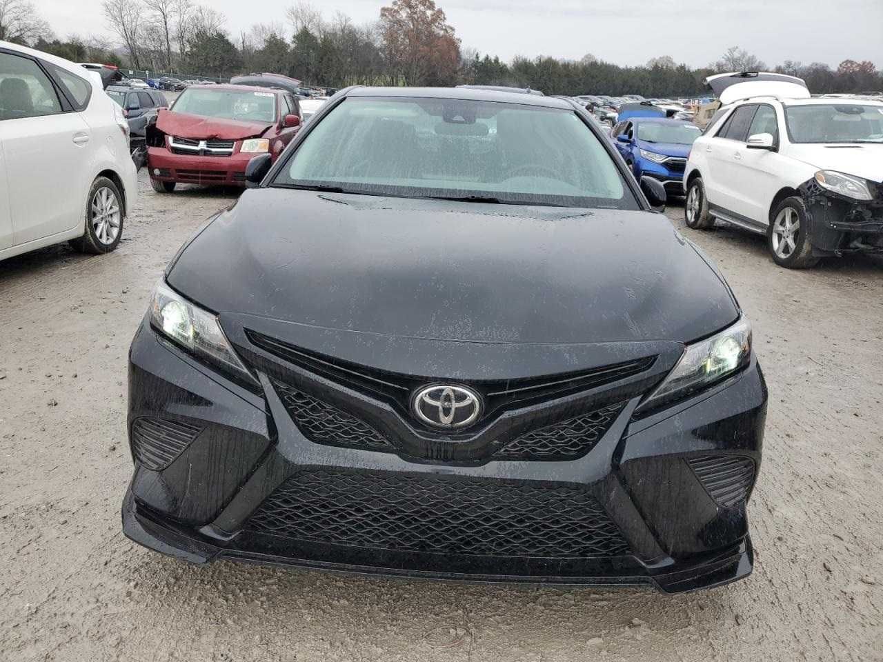 Бампер Toyota Camry 70 Тойота Камри Кемри Четверть Запчастини