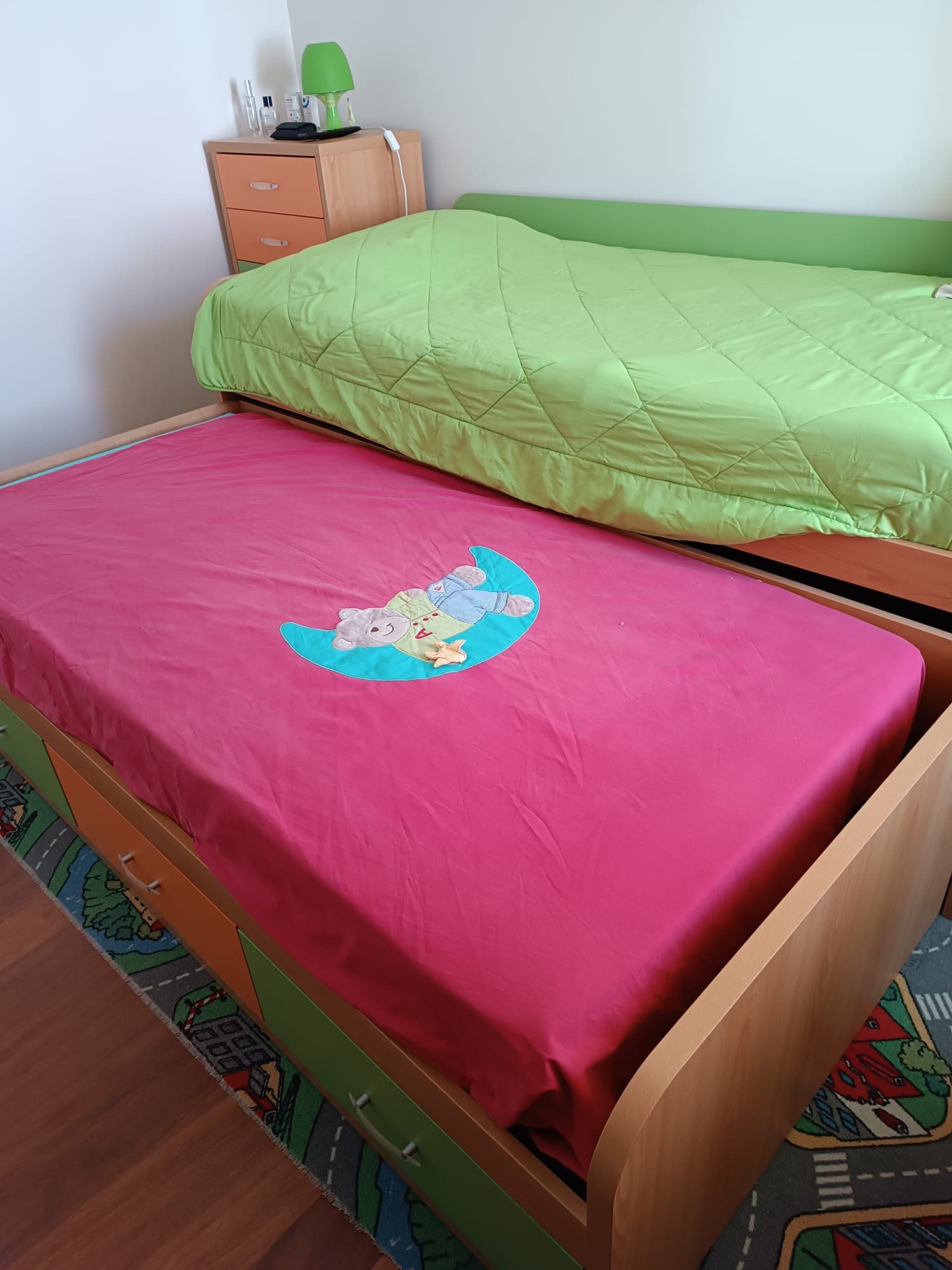 Cama dupla 200x90 com três gavetas
