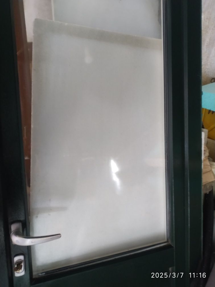 Porta em PVC com vidro duplo