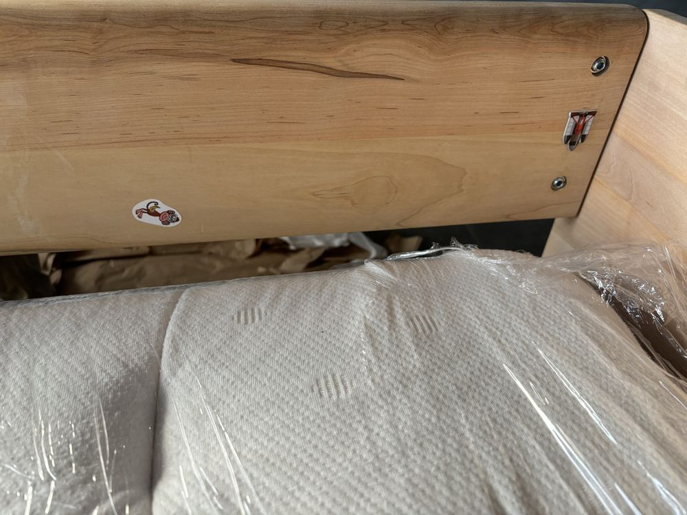 Cama de madeira maciça + estrado