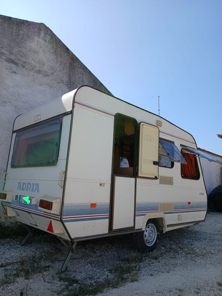 Caravana Painel solar e duche