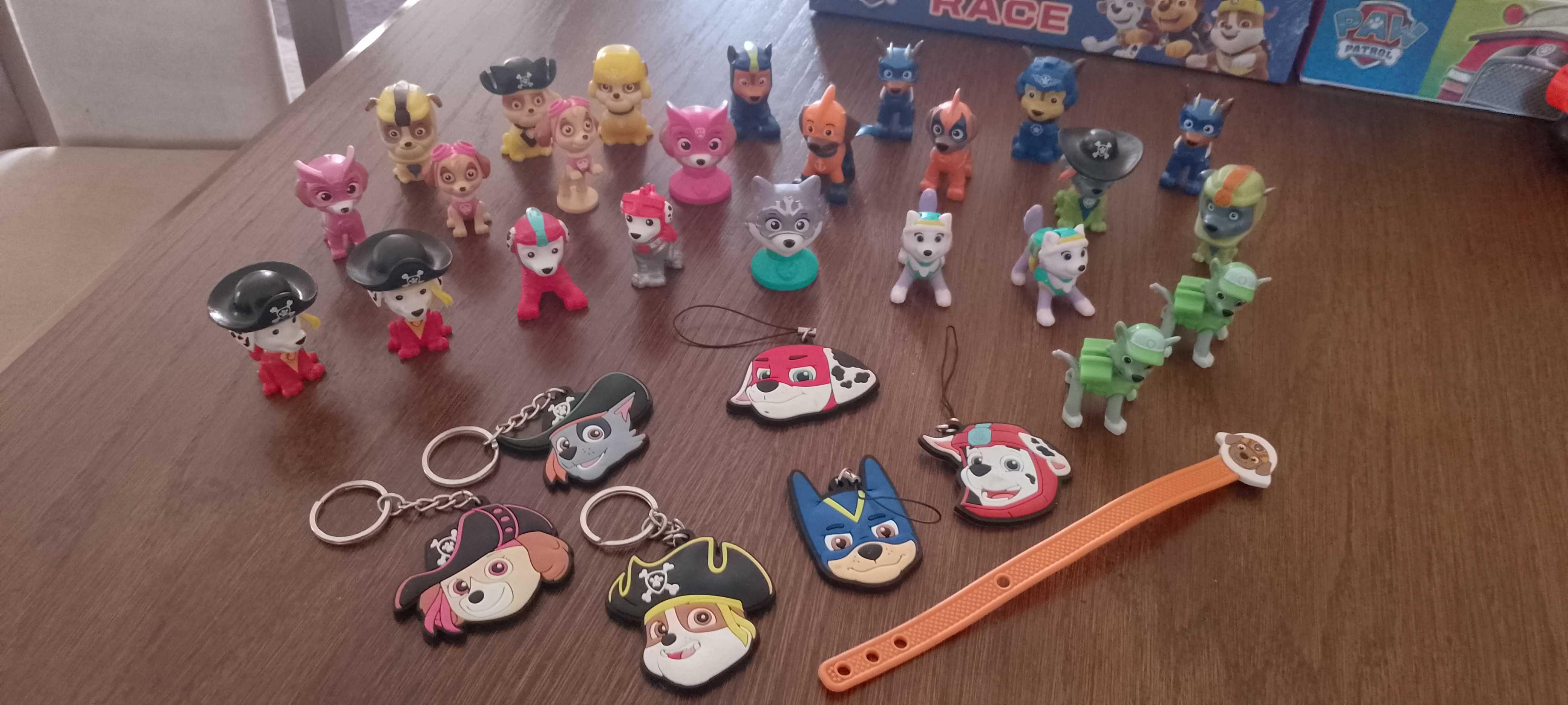 Psi patrol figurki, breloki, zawieszki, bransoletka 31 szt