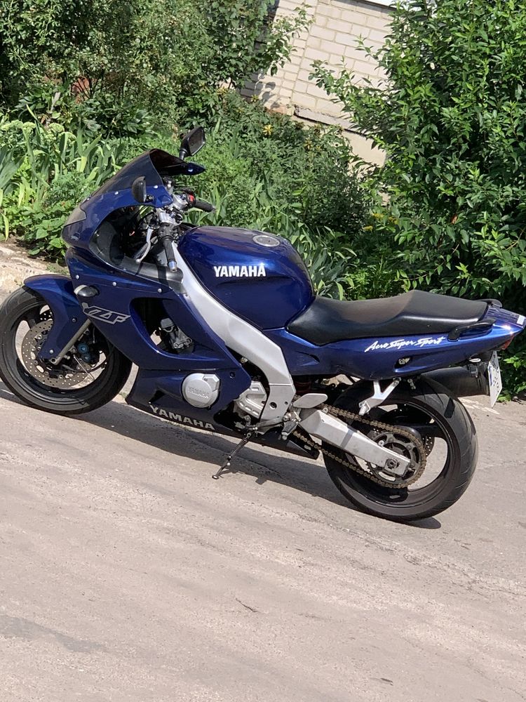 Yamaxa yzf 600r 2001 рік