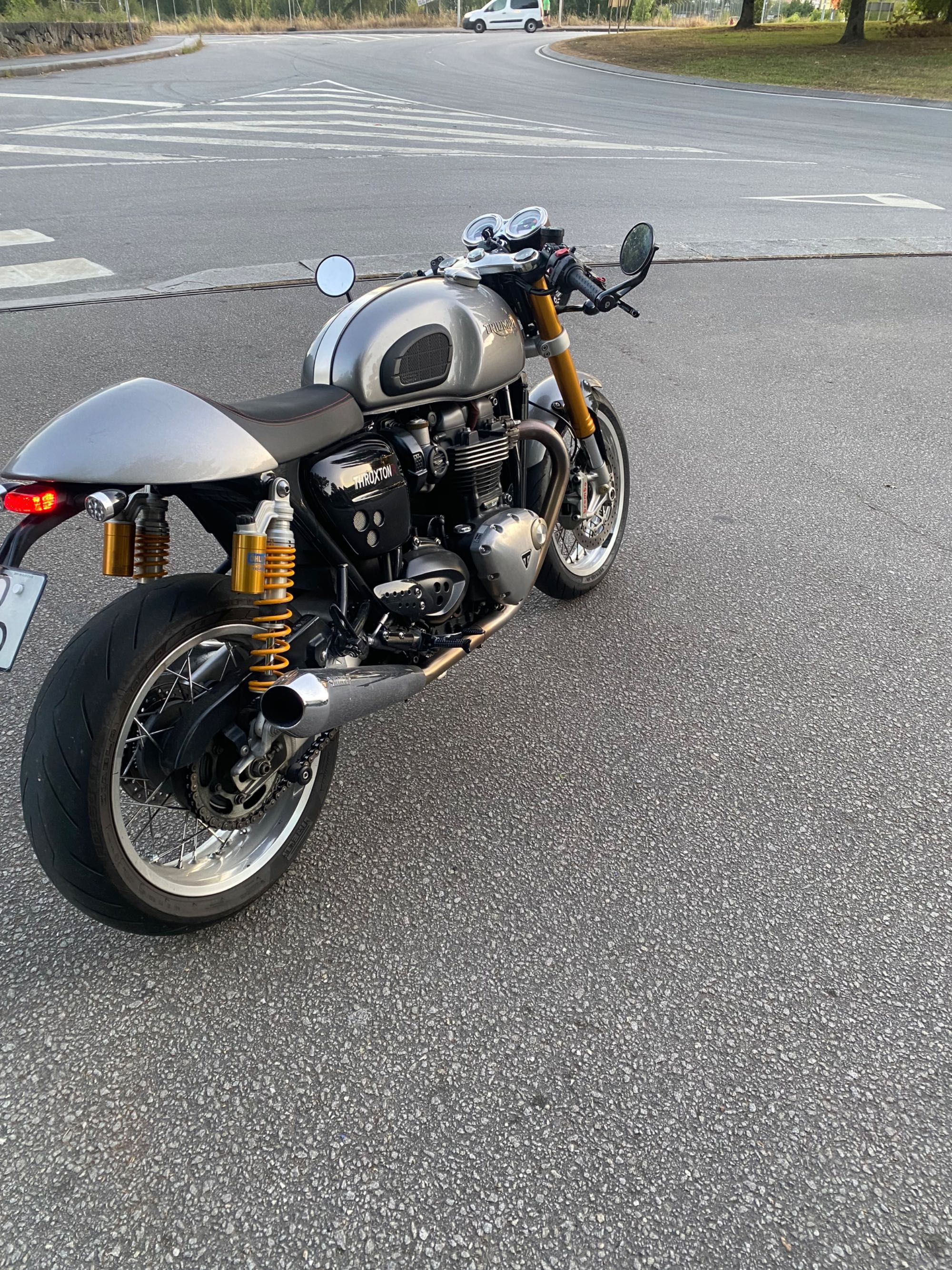 Triumph thruxton 1200 r