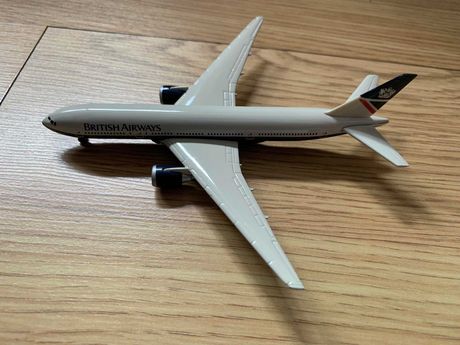Boeing 777-200 British Airways Herpa 1:500 Com Caixa