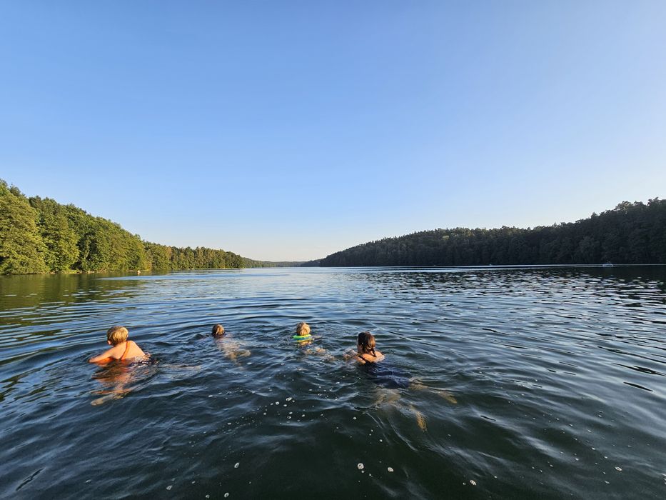 działka w pierwszej linii brzegowej widokiem na jezioro w lesie Mazury