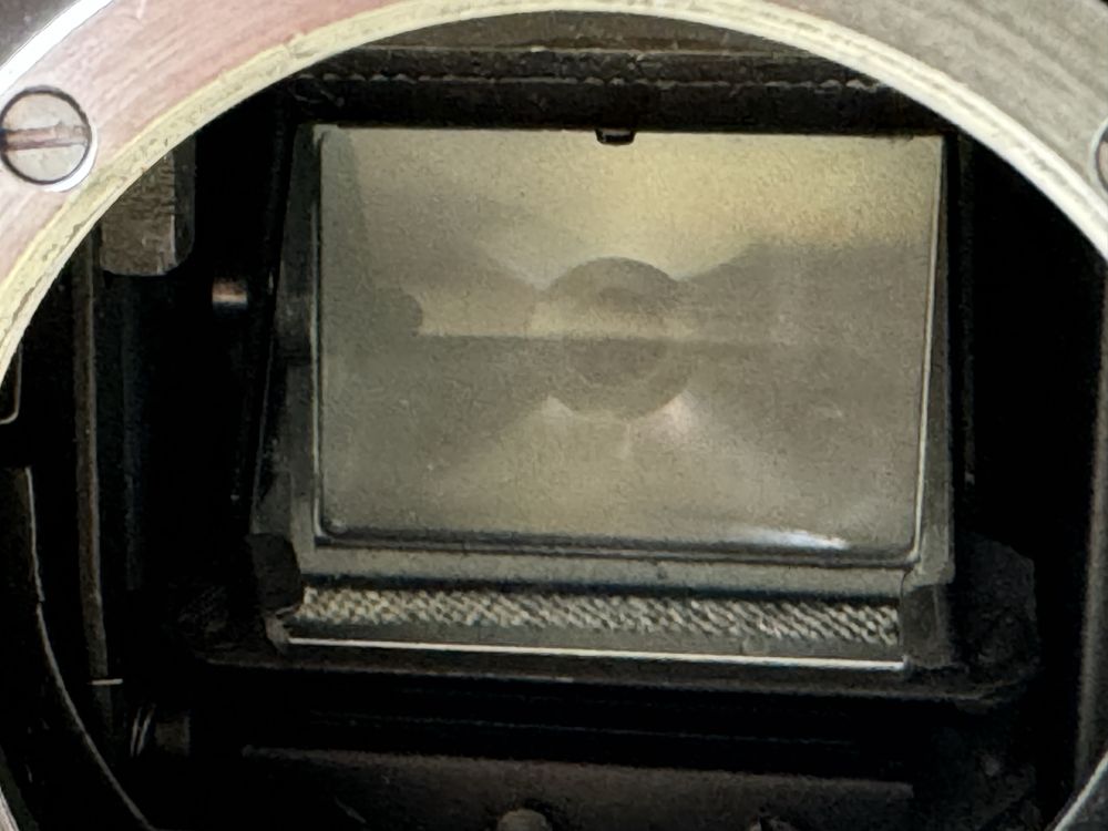 Aparat fotograficzny Zenit 11 z obiektywami Jupiter i Helios lampa
