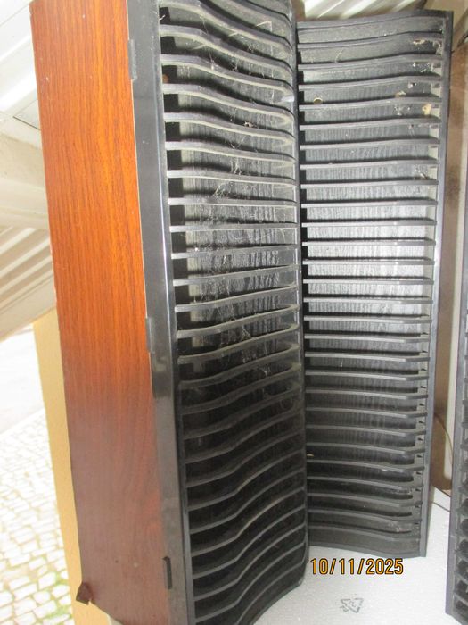 3 estante de madeira para par 28 cd's