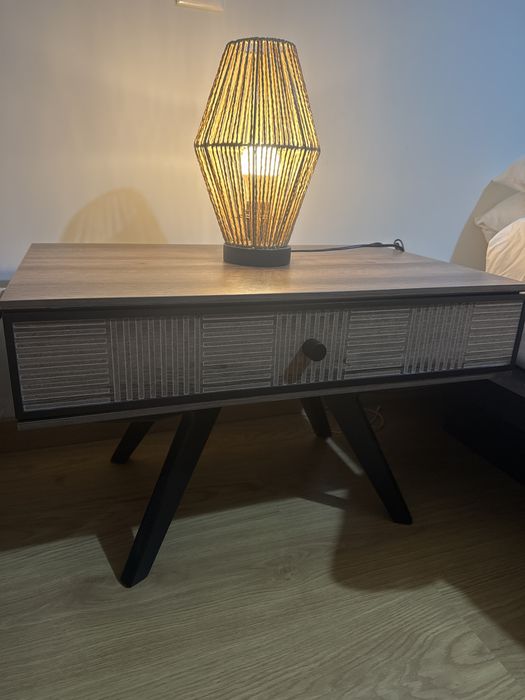 Conjunto de duas mesas de cabeceira