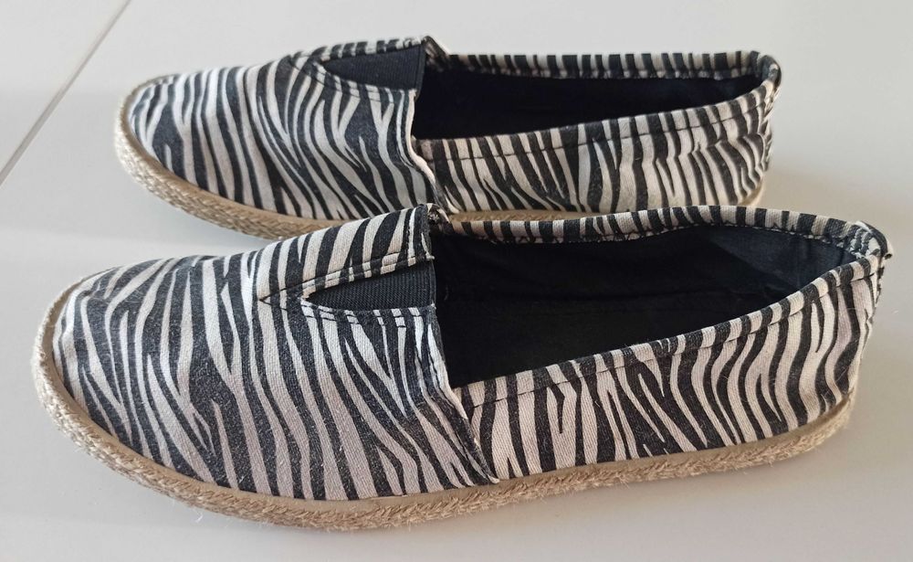 espadryle wsuwane trampki wzór zebra rozmiar 37 wew. 24 cm