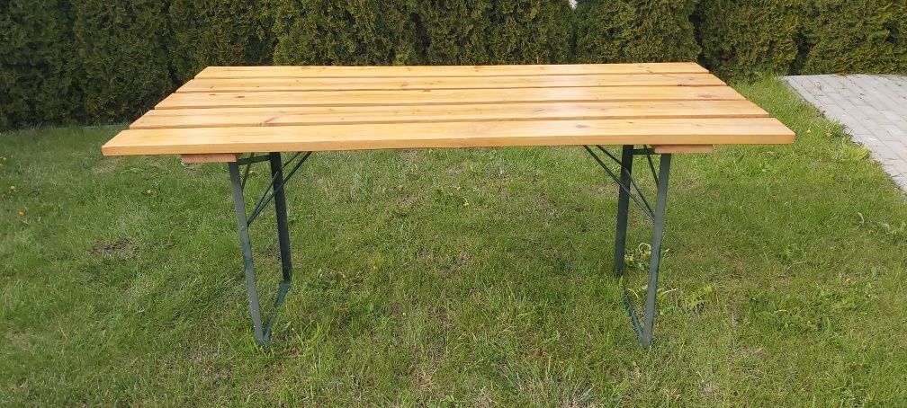 Stół z ławkami na działkę lub do ogrodu