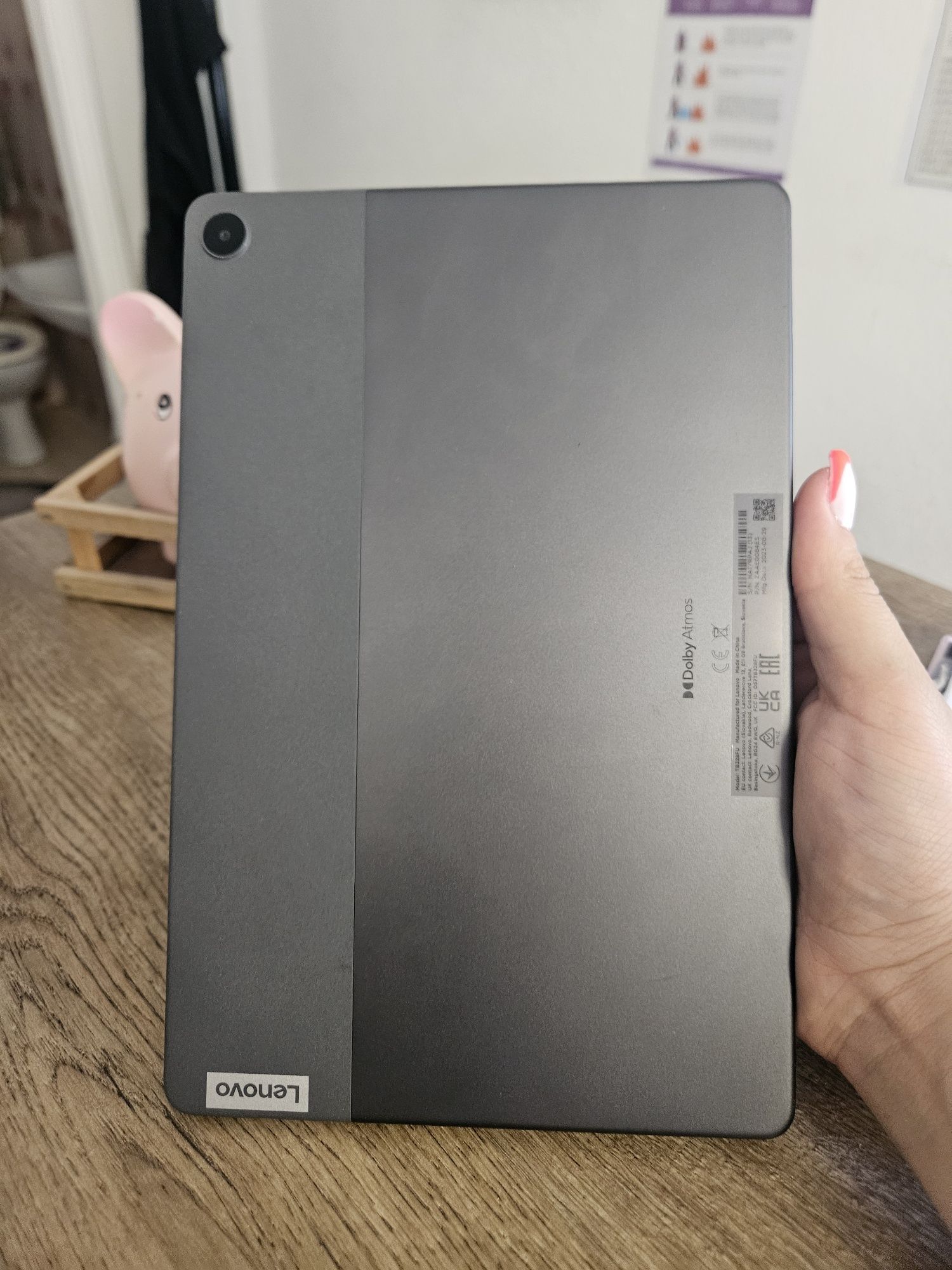 Vendo tablet lenovo, com capa incluída