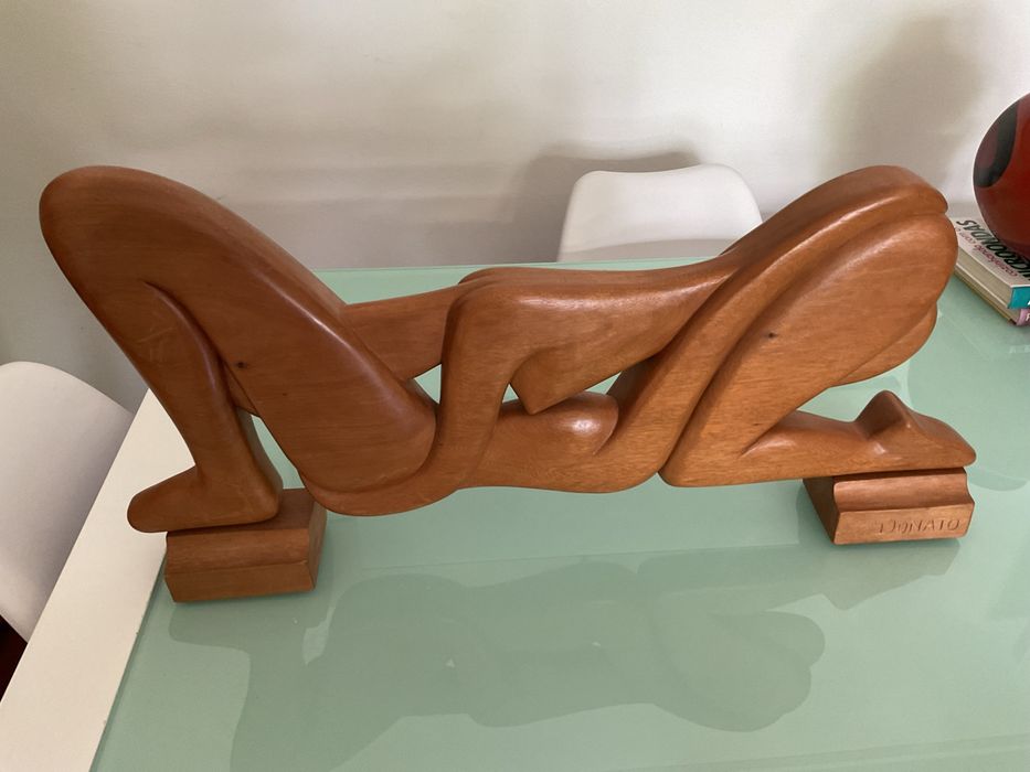 Grande escultura  em madeira