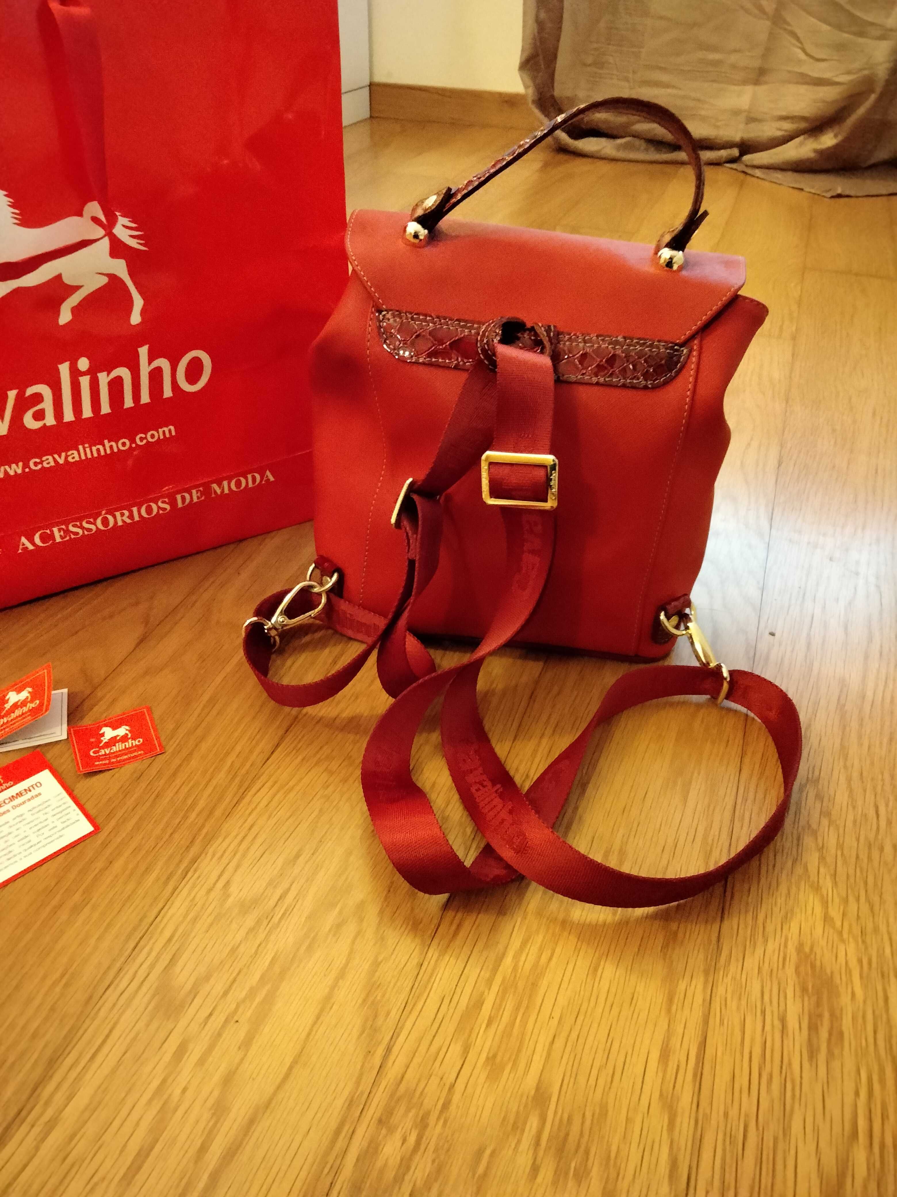 Mochila/ Bolsa Cavalinho em bege e vermelho e porta moedas Oferta