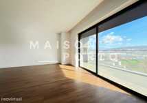 Apartamento T2 com Suite, Varanda e Box de Garagem em Espinho