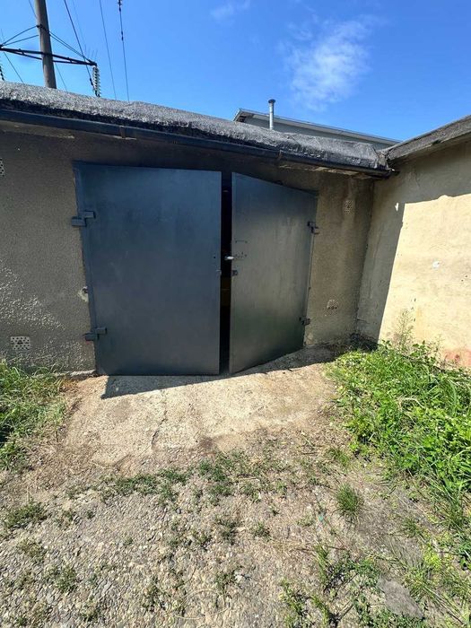 ПРОДАЖ просторого цегельного гаража з ділянкою( у Чернівцях