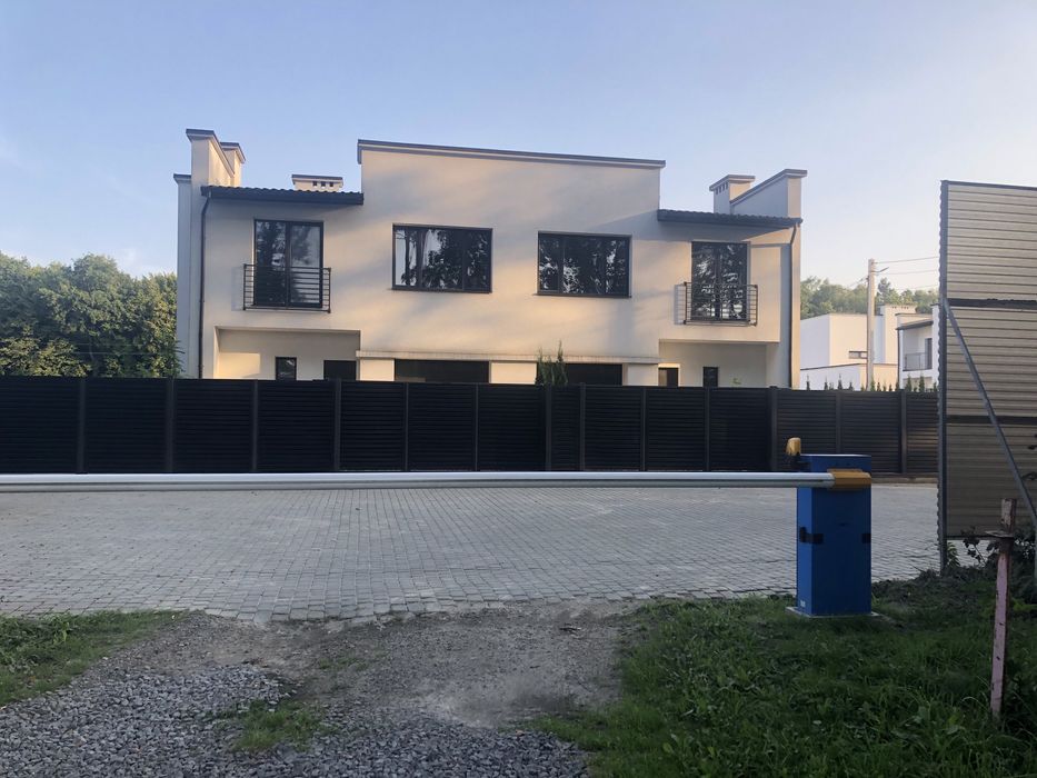 Продається котедж с.Зимна Вода