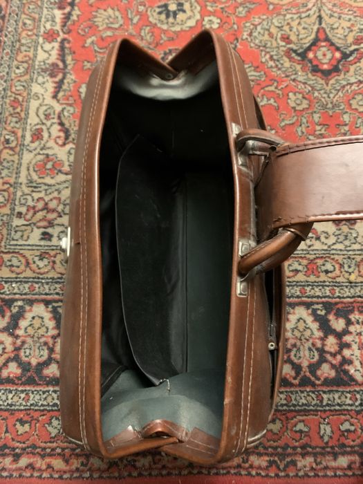 Продается кожаный ретро портфель в отличном состоянии