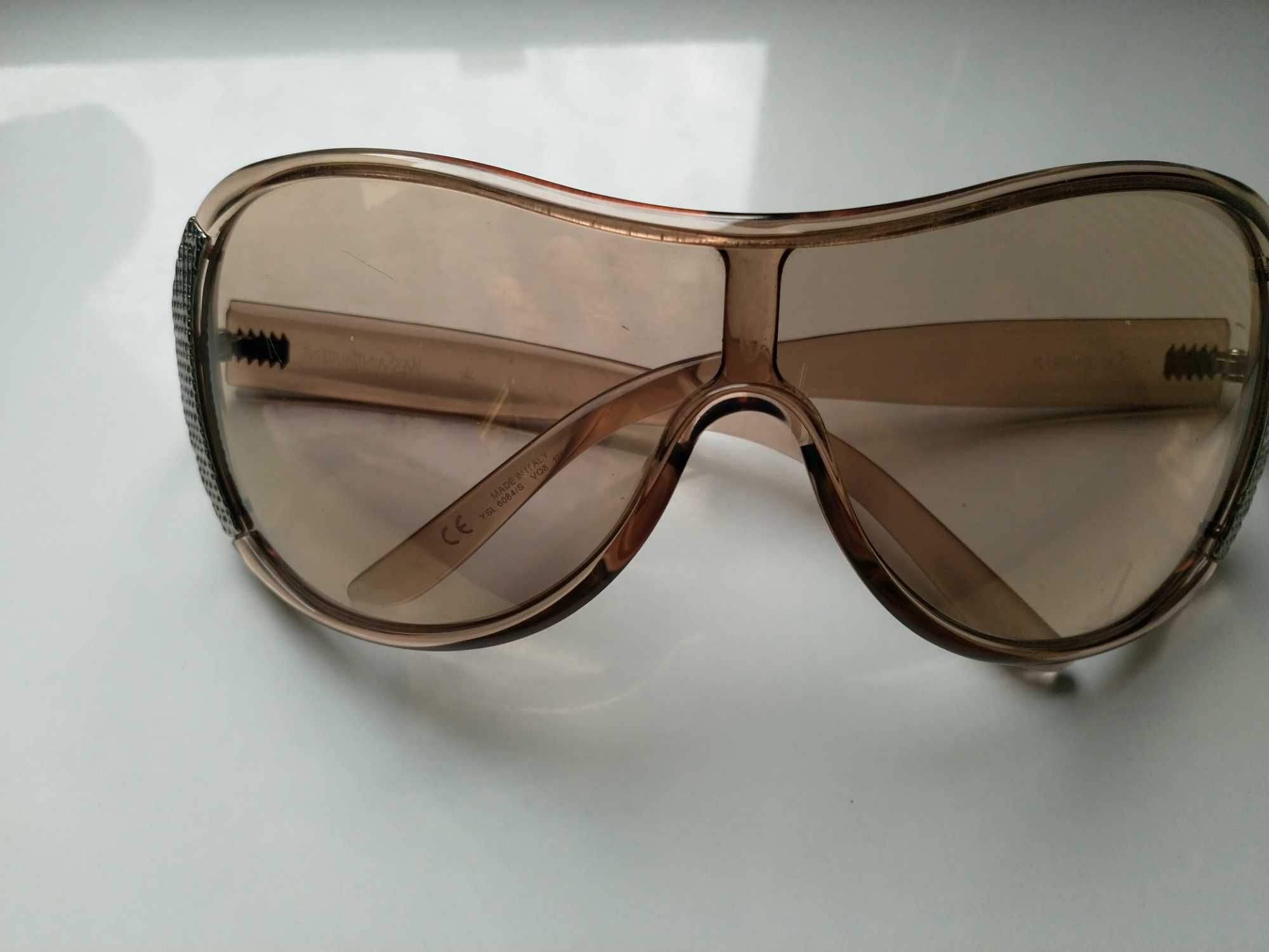 Oryginalne okulary damskie Yves Saint Laurent.