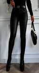 Spodnie rurki skinny czarne skórzane woskowane push up Stradivarius 36