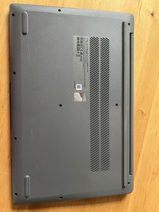 Lenovo IdeaPad Slim 3 15IAH8 15,6”  i5-12450H 16 GB TAM 1TB